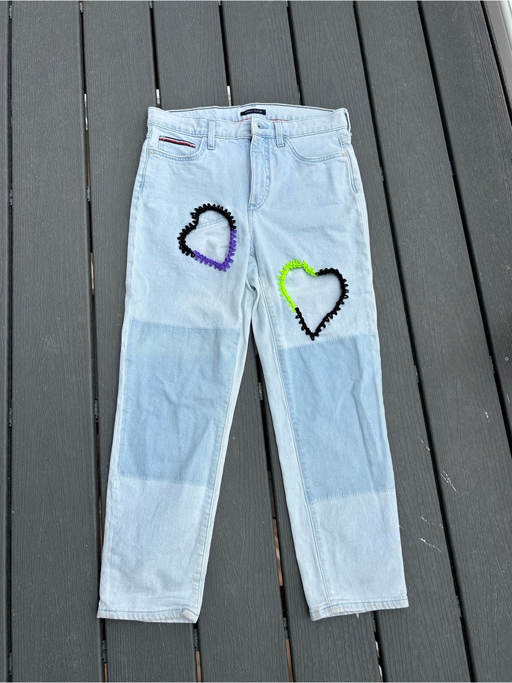 Cut‎ out jeans